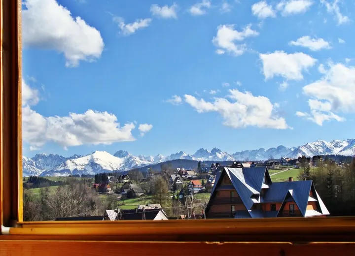 Widok na Tatry z okna